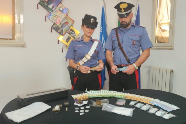 Viaggia con la droga negli slip in taxi: arrestato un 31enne