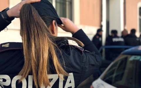 Droga al cliente “sbagliato” e consegne a domicilio, 5 arresti e oltre un chilo di stupefacente sequestrato