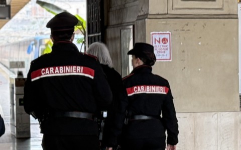 Controlli antidegrado, 3 arresti e 16 denunce. Rimossi 700 chili di rifiuti vicino alla metro Piramide