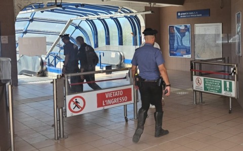 Murales sulla stazione Metromare, denunciato un 19enne