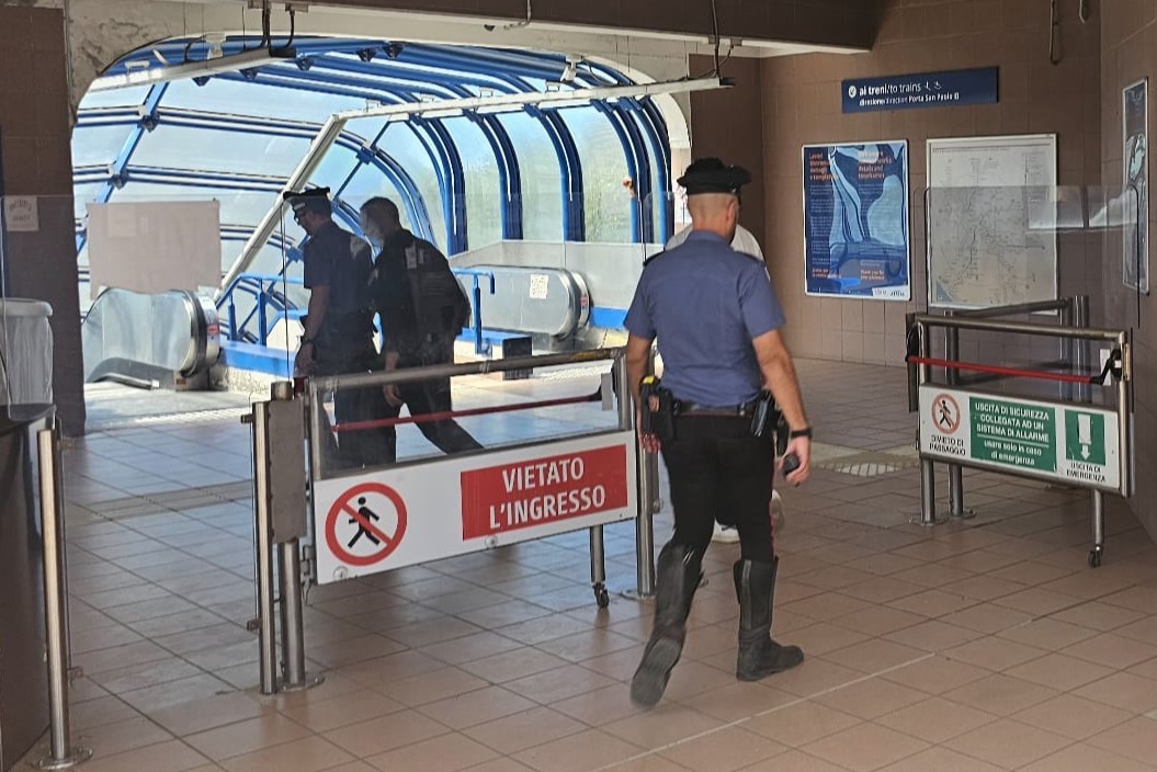 Murales sulla stazione Metromare, denunciato un 19enne