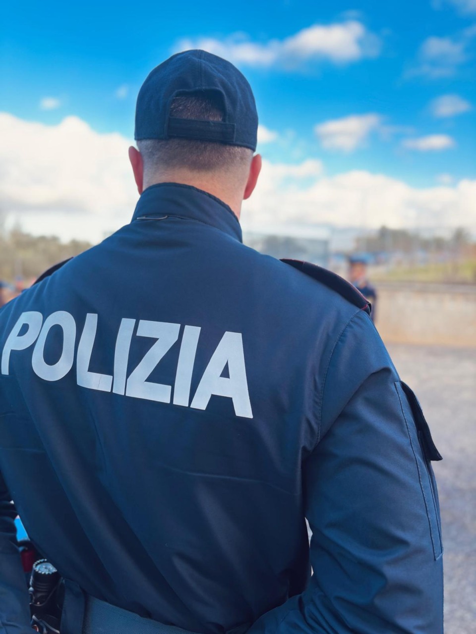 Hashish in frigorifero e cocaina nascosta nelle auto, 5 arresti