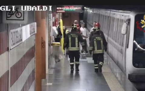 Uomo caduto sui binari e investito da un treno a Baldo degli Ubaldi