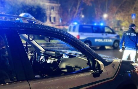 Un altro atto intimidatorio, esplode bomba carta nel cortile di un palazzo a San Basilio. Gualtieri: “Ho sentito il prefetto, fiducia nell’azione dello Stato”