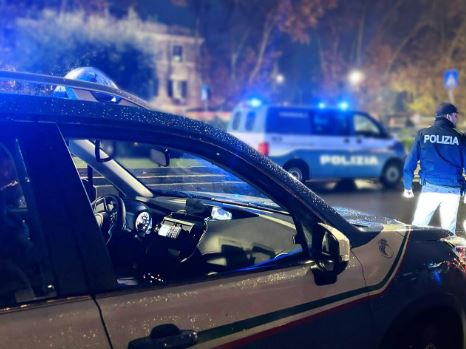 Un altro atto intimidatorio, esplode bomba carta nel cortile di un palazzo a San Basilio. Gualtieri: “Ho sentito il prefetto, fiducia nell’azione dello Stato”