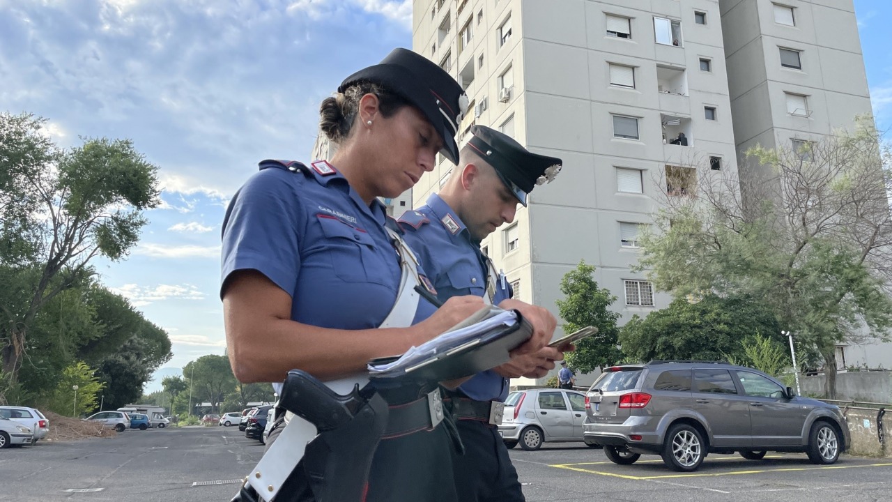 Aggredisce la compagna, arrestato