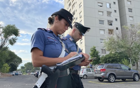 Aggredisce la compagna, arrestato