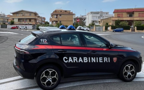 Furti seriali ai negozi, arrestato