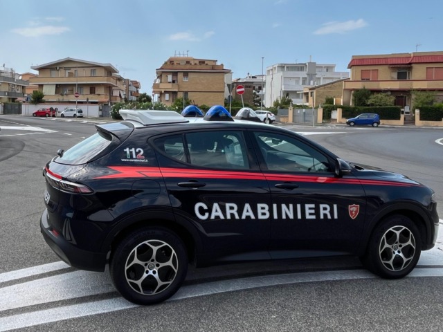 Furti seriali ai negozi, arrestato