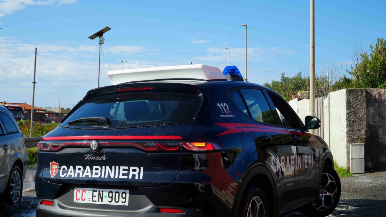 Rubano le chiavi dall’auto e svaligiano appartamento, due arresti