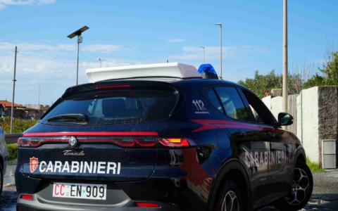 Rubano le chiavi dall’auto e svaligiano appartamento, due arresti