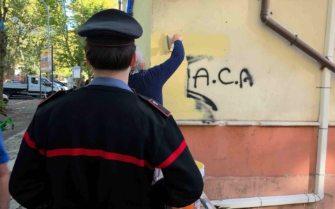 Quarticciolo, al via la pulizia dei palazzi vicino alle piazze di spaccio