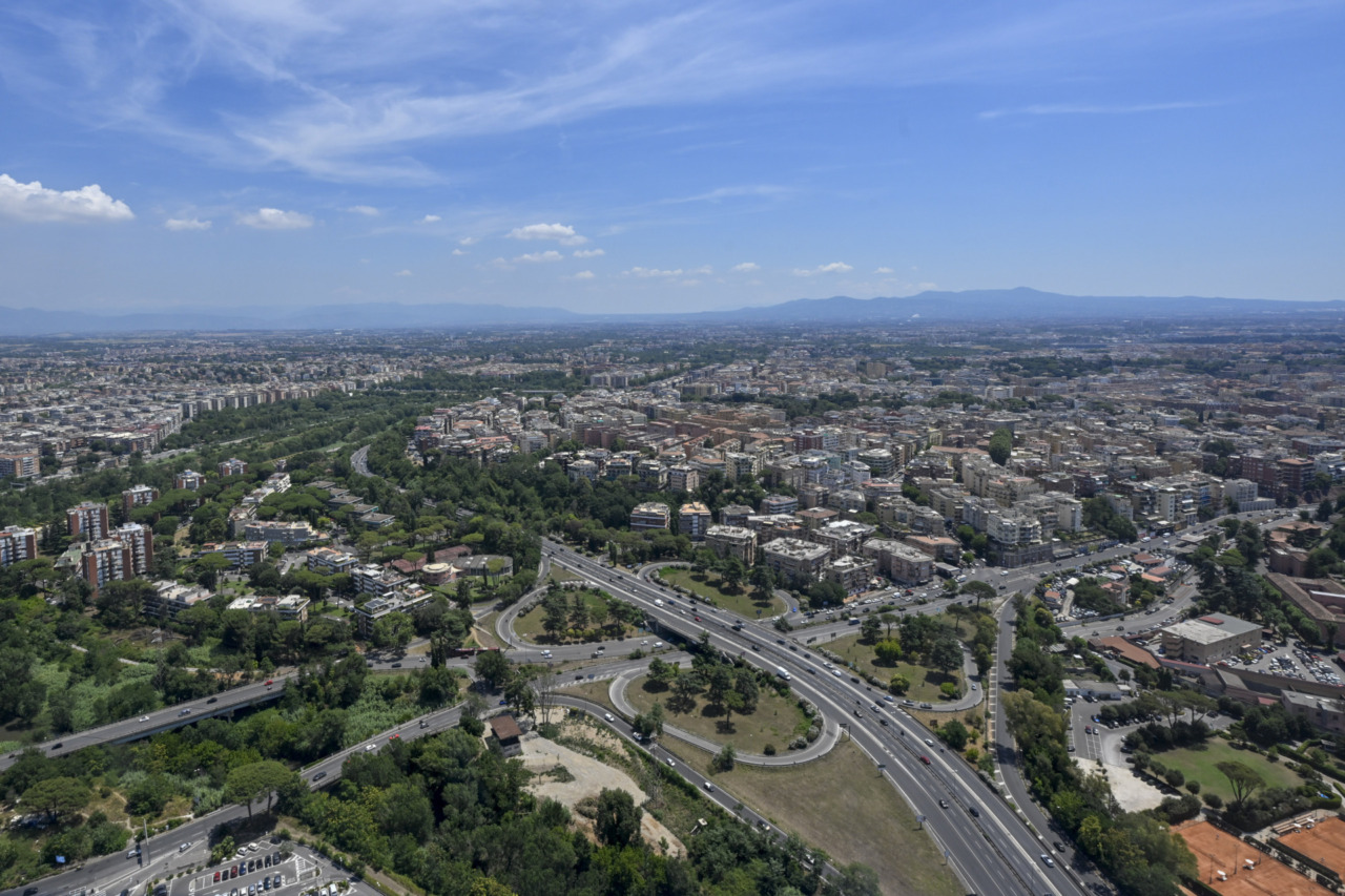Smottamento del terreno, si transita su una sola corsia su via del Foro Italico