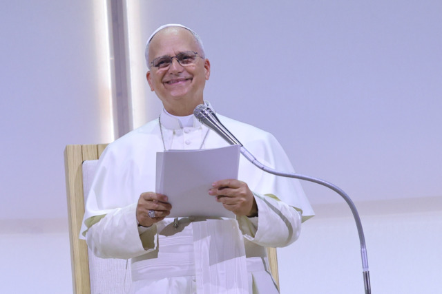 Papa Leone non dovrà sottoporsi a terapie, i medici: “Confermato l’adenocarcinoma polmonare ma la malattia era localizzata. Non è necessaria alcuna ulteriore terapia”