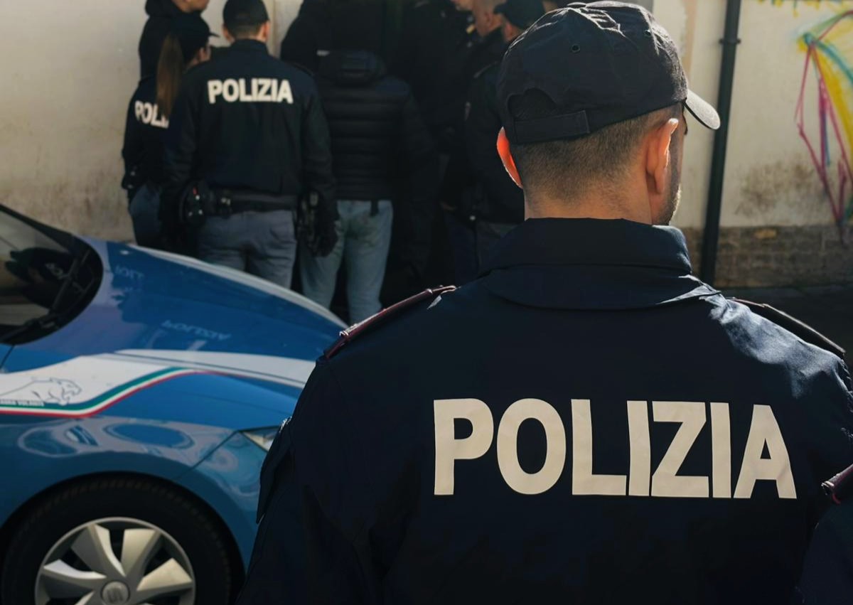 Tor Bella Monaca, stretta sul quartiere: arresti per droga e rapina, sanzioni ai commercianti