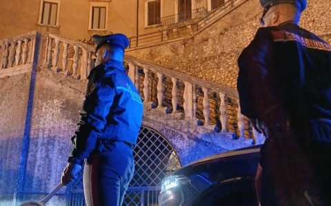 Maxi operazione, arresti e perquisizioni per spaccio, estorsioni, bombe e tentato omicidio