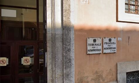 Banda della microcar, terminati gli interrogatori dei due minorenni: “Hanno risposto alle domande”
