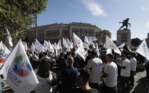 Taxi e Ncc in piazza, rappresentati ricevuti al Mit: «Il governo ci aiuti»