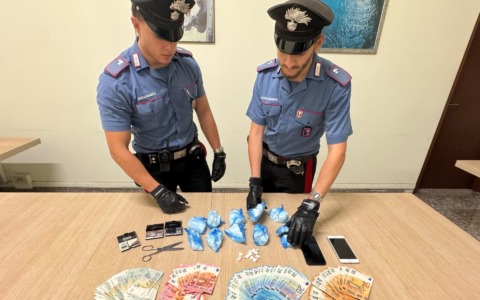 Controlli antidroga, maxi operazione dei Carabinieri con 16 arresti