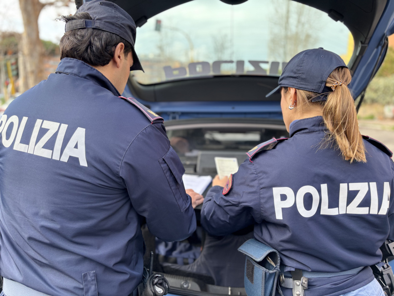 Assaltano la cassaforte di un golf club e restano nascosti 4 ore, arrestati
