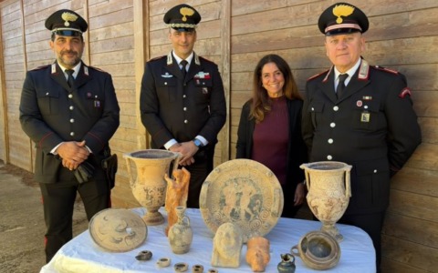 Restituiti dai Carabinieri 54 reperti archeologici sequestrati