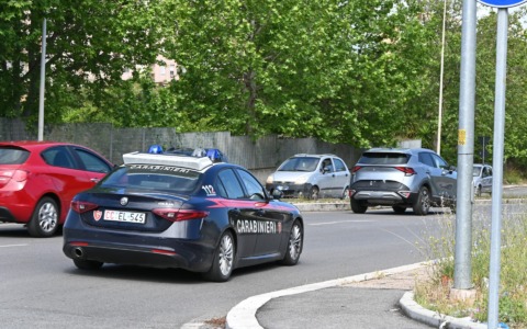 Scippo in strada, arrestato un minore di 14 anni