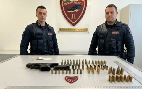Quarticciolo, sequestrata una pistola rubata e munizioni: due arresti