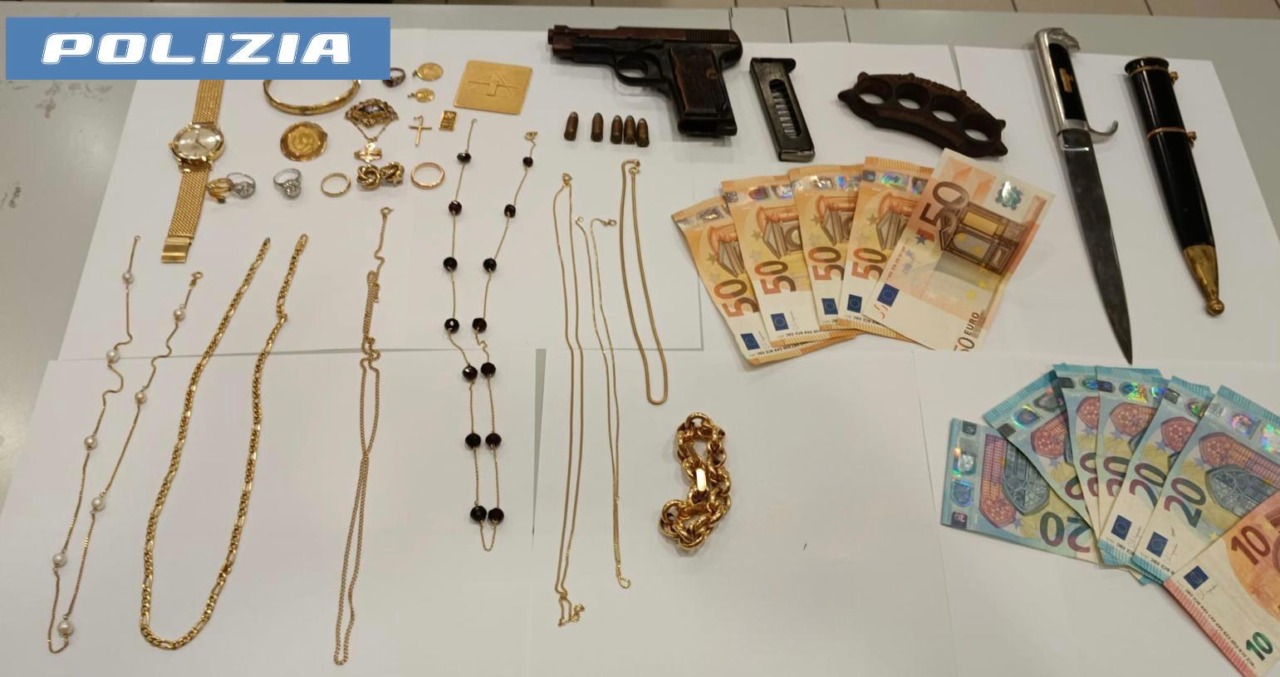 Truffa una coppia di anziani a Novara, poi fugge in treno armato: arrestato a Termini
