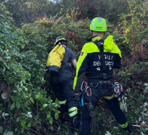 Cade in una voragine all’interno del parco della Caffarella, soccorso dei Vigili del fuoco