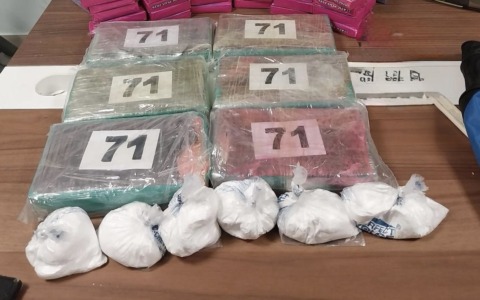 Droga nascosta nelle auto di un altro: sequestrati 28 chili tra hashish e cocaina