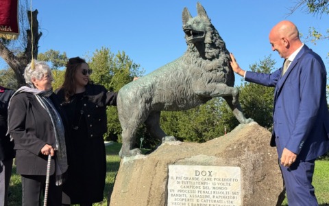 Una statua per Dox, il cane poliziotto simbolo di coraggio e fedeltà
