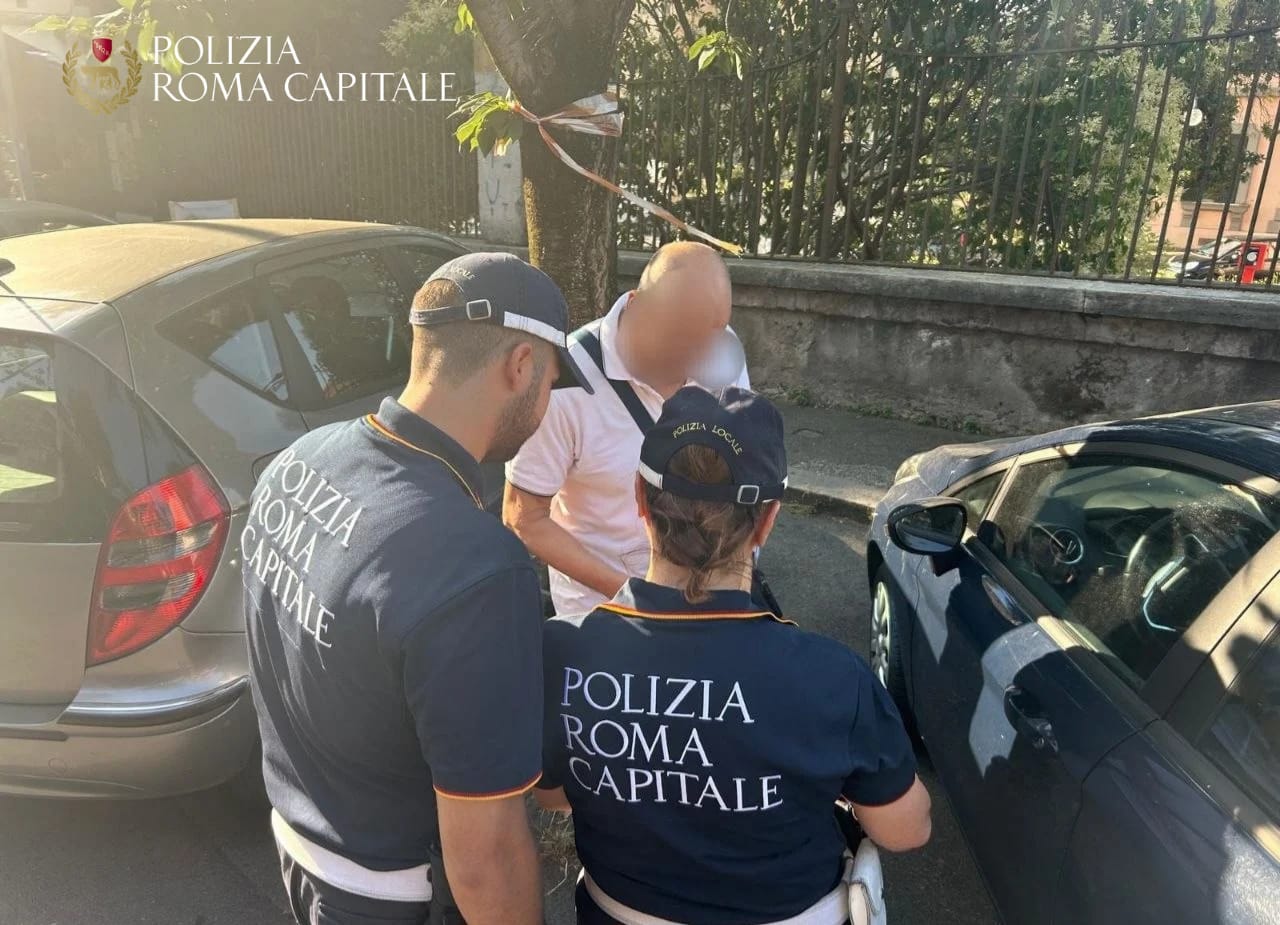 Stretta sui parcheggiatori abusivi, 15 fermati in una settimana