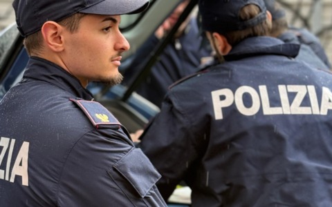 Furti e tentate rapine, 5 arresti