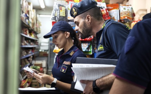 Maxi controlli interforze nei locali: sequestrati 200 kg di cibo e sanzioni per oltre 23mila euro