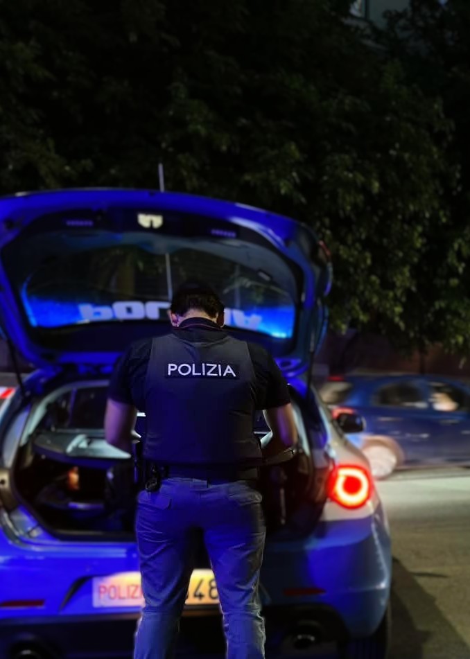 Spaccio di stupefacenti e rapina, quattro arresti