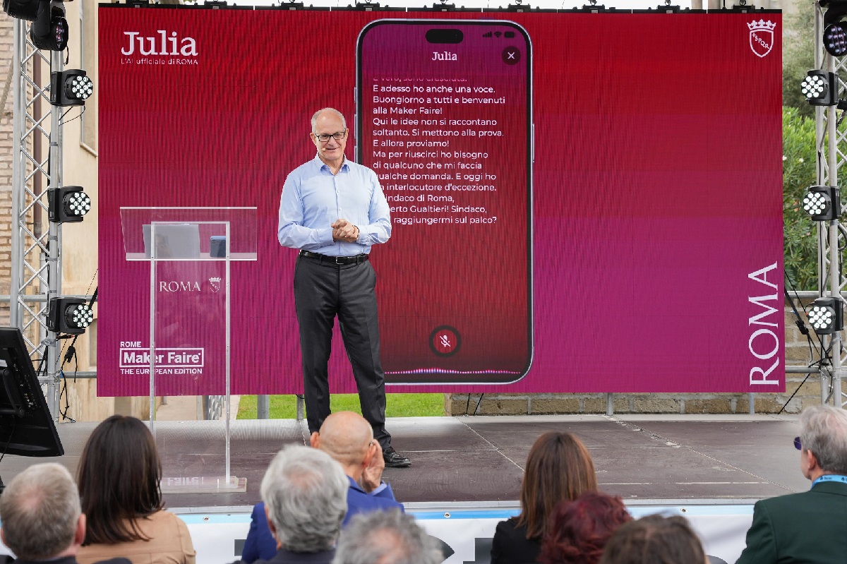 Arriva Julia 3.0: certificati, segnalazioni e servizi in chat