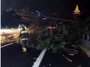 Maltempo, 120 gli interventi effettuati dalla sala operativa del Comando dei Vigili del Fuoco